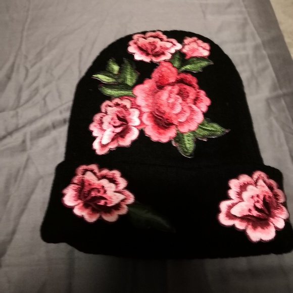 Flowering hat - Picture 3 of 3